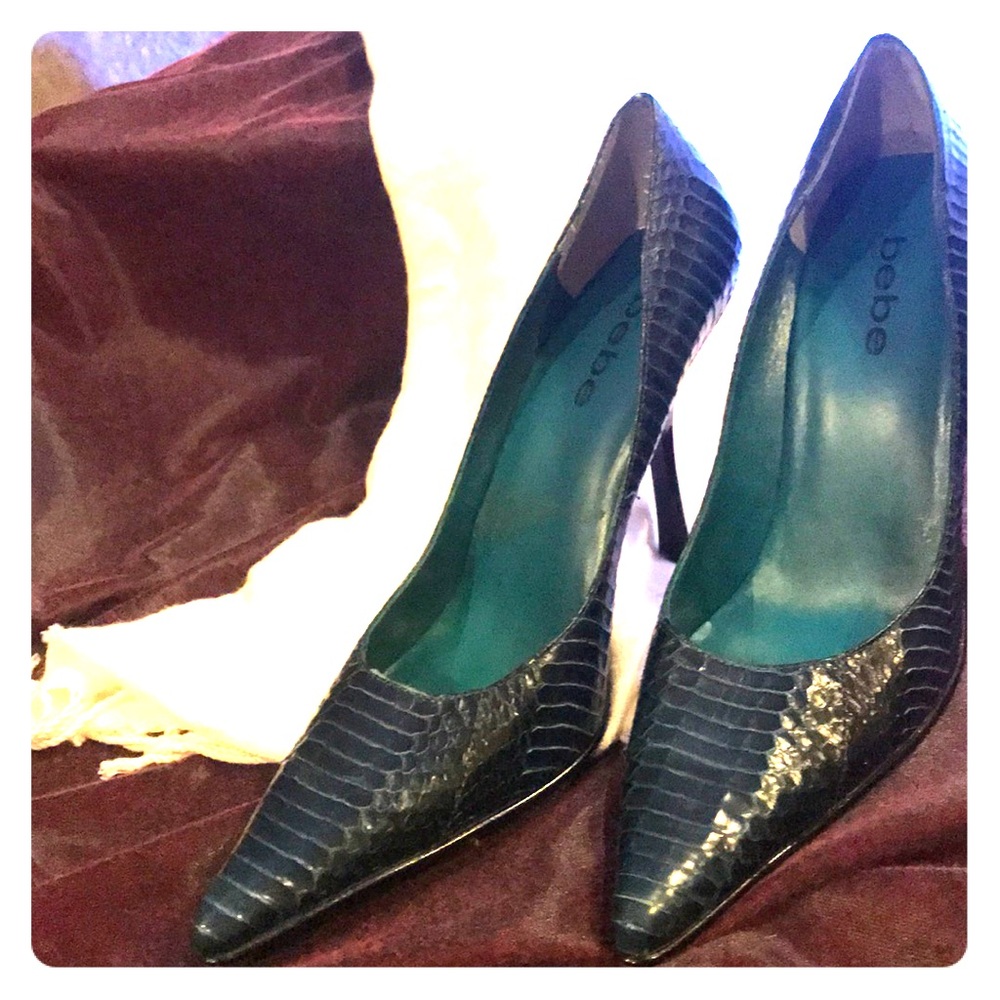 Bebe blue snakeskin heels 👠